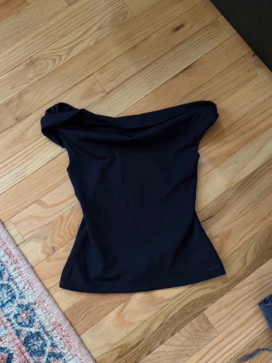 Aritzia Tops - Aritzia Contour Ravish Top